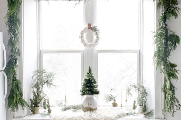 Advent Wreath Window Display