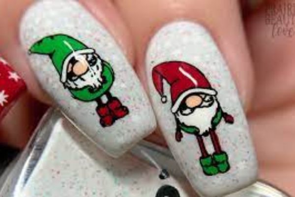 Christmas Nails In Red And Green Gnome Style 1