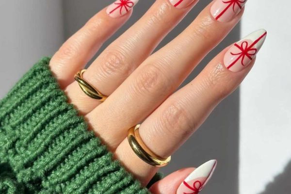 Glimmering Green And Red Easy Christmas Nail Art 1